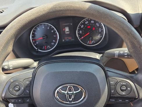 Used 2021 Toyota RAV4 LE FWD image 21