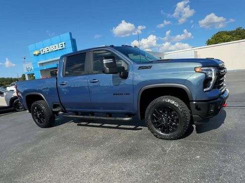 Used 2025 Chevrolet Silverado 2500 LT w/ Trail Boss Package AWD/4WD image 2