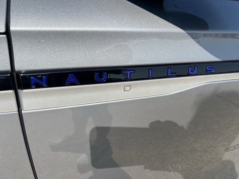 Used 2024 Lincoln Nautilus Reserve w/ Equipment Group 203A AWD/4WD image 10