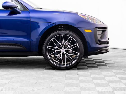 Certified 2026 Porsche Macan AWD/4WD image 35