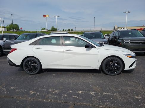 New 2026 Hyundai Elantra SEL Sport Premium FWD image 3