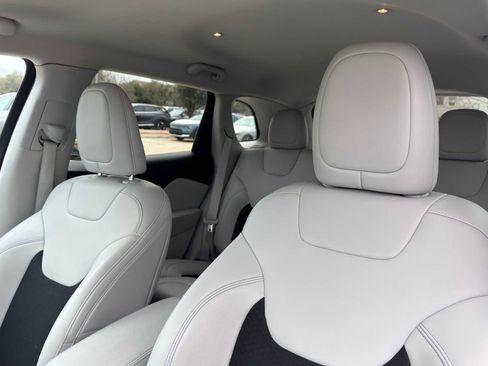 Used 2021 Jeep Cherokee Latitude Plus image 12