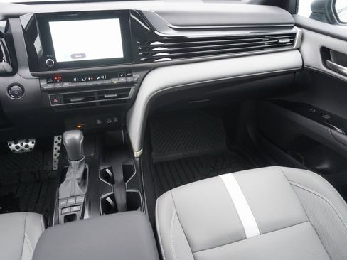 Used 2025 Toyota Camry SE image 17