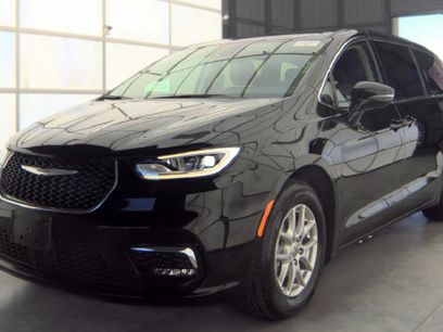 Used 2024 Chrysler Pacifica Touring-L