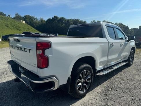 Used 2023 Chevrolet Silverado 1500 LT AWD/4WD image 9
