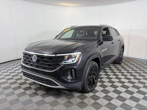Used 2026 Volkswagen Atlas Cross Sport SE w/ Panoramic Sunroof Package AWD/4WD image 2