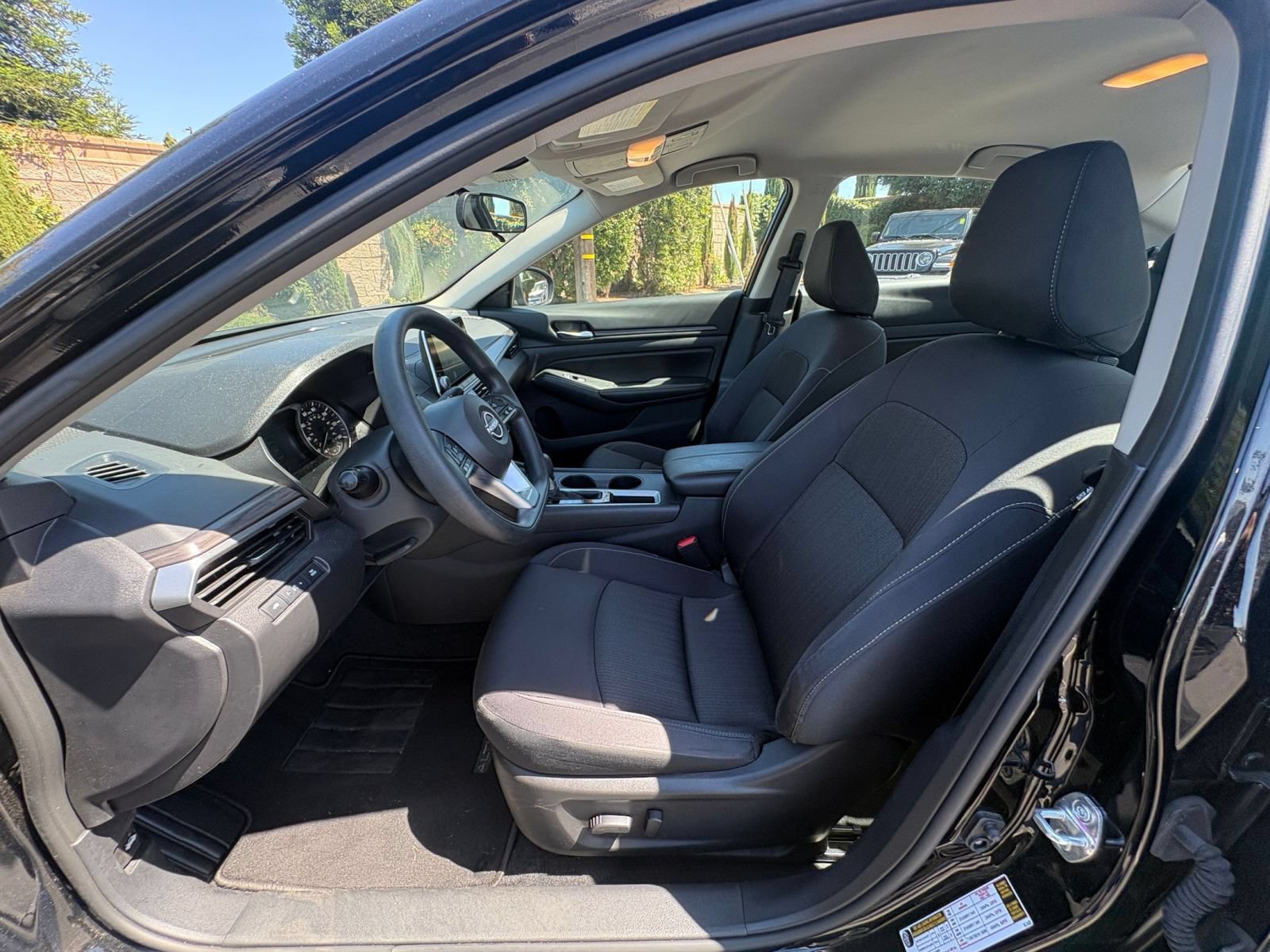 Used 2025 Nissan Altima 2.5 SV FWD image 26