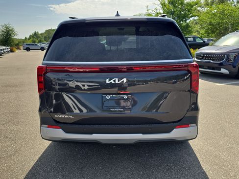 New 2026 Kia Carnival EX FWD image 7