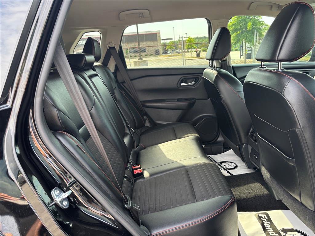 Used 2025 Nissan Rogue SV AWD/4WD image 13