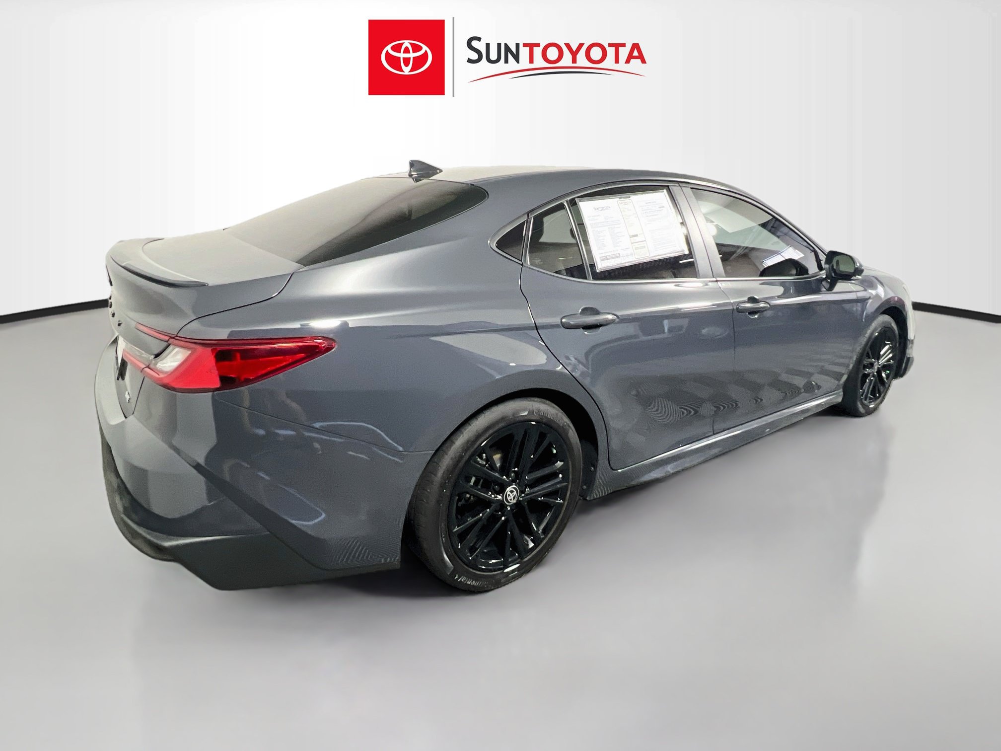 Used 2025 Toyota Camry SE FWD image 4