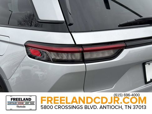 New 2025 Jeep Grand Cherokee Altitude w/ Trailer Tow Package AWD/4WD image 11