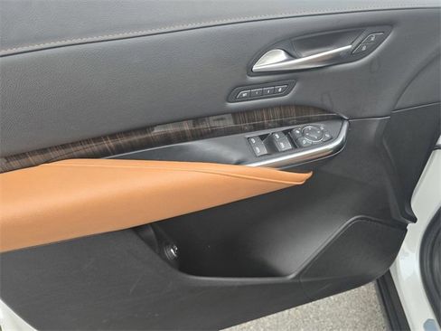 Used 2023 Cadillac XT4 Premium Luxury w/ Enhanced Visibility Package image 21