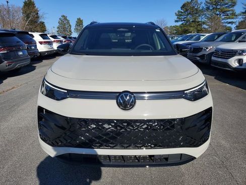 New 2026 Volkswagen Tiguan SE R-Line FWD image 2