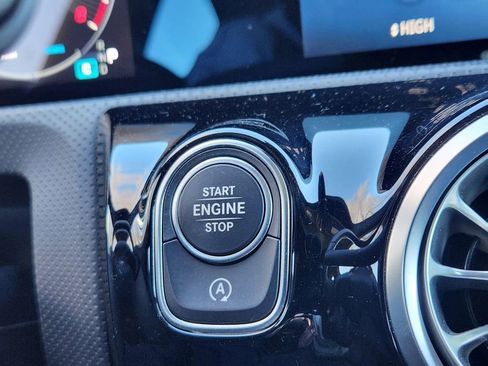 Used 2025 Mercedes-Benz CLA 250 4MATIC image 11