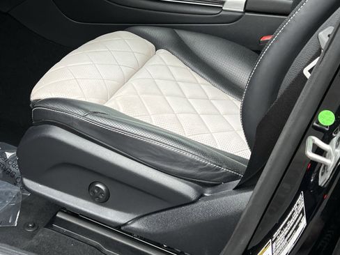 Used 2021 Mercedes-Benz GLC 300 4MATIC Coupe image 12