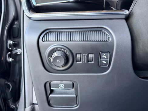 Used 2022 Jeep Grand Wagoneer Series II AWD/4WD image 24