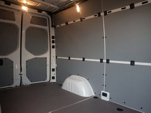 Used 2025 Mercedes-Benz Sprinter 2500 image 38