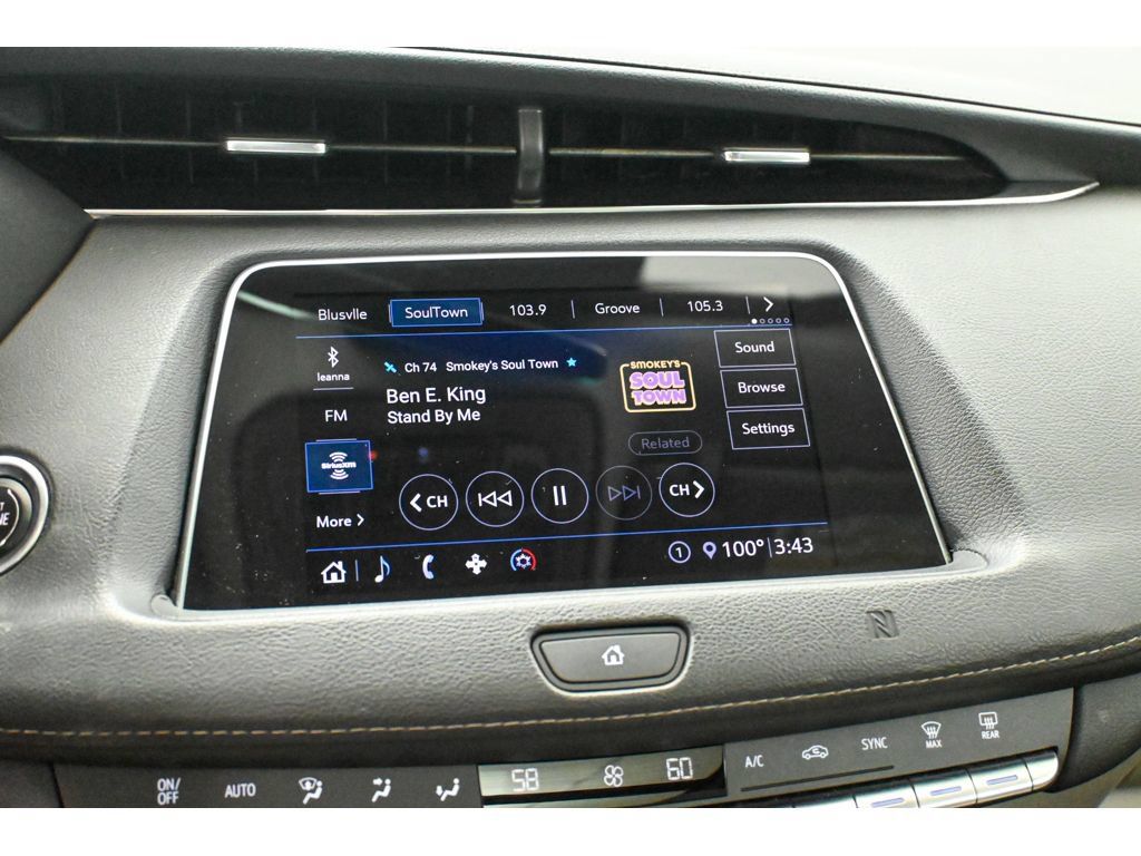 Used 2020 Cadillac XT4 Luxury w/ Cold Weather Package AWD/4WD image 46