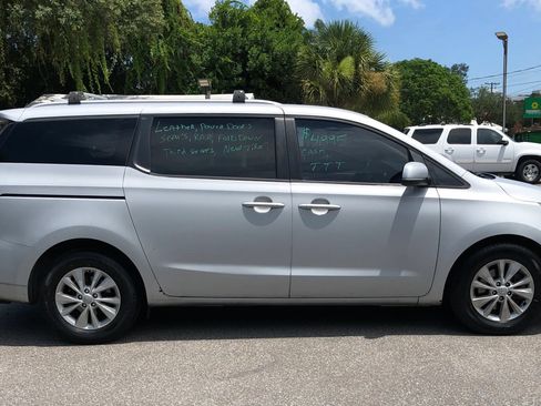 Used 2016 Kia Sedona LX w/ LX Essentials Premium Package FWD image 2