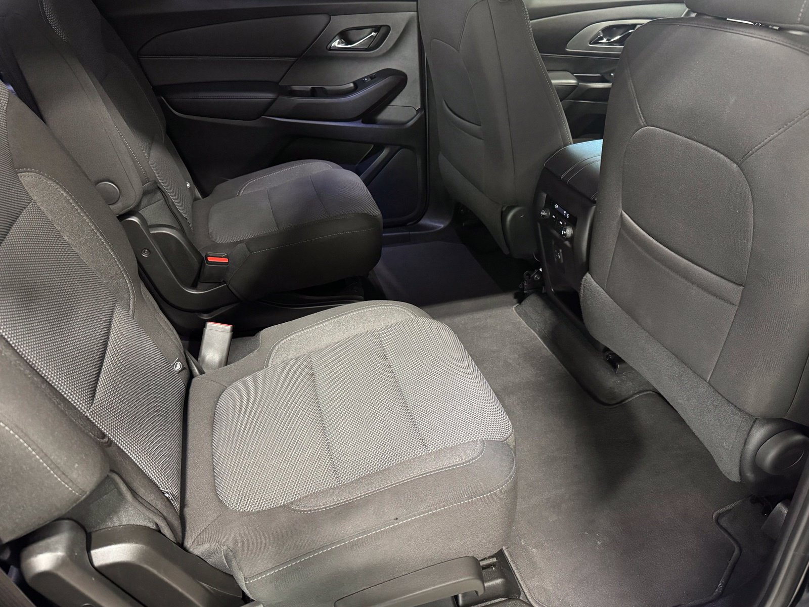 Used 2023 Chevrolet Traverse LT FWD image 49