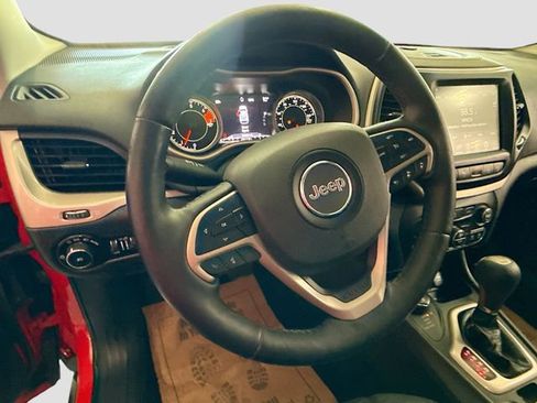 Used 2018 Jeep Cherokee Limited w/ Technology Group image 12