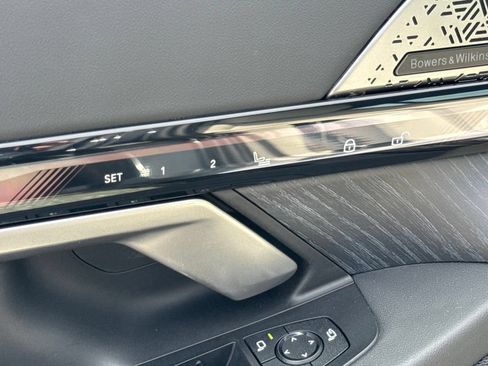 Used 2024 BMW i5 eDrive40i w/ M Sport Package RWD image 11