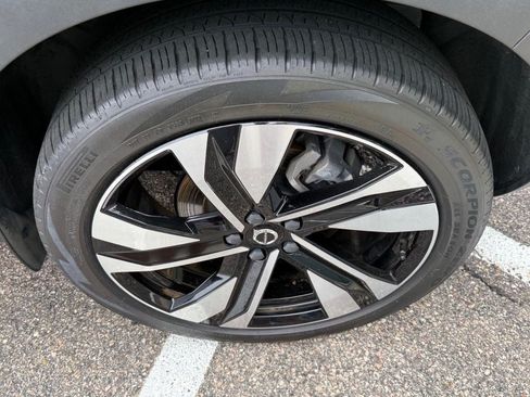 Used 2023 Volvo XC40 B5 Ultimate w/ Climate Package AWD/4WD image 7