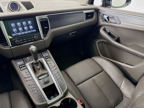 Certified 2017 Porsche Macan GTS image 28