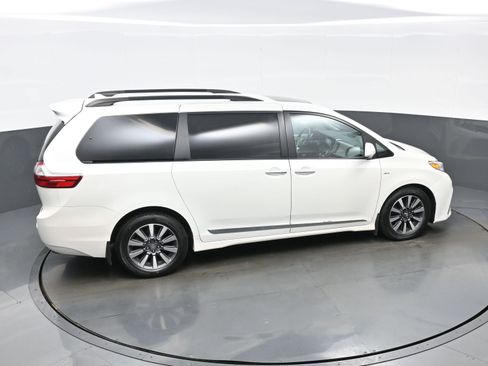 Used 2020 Toyota Sienna XLE w/ XLE Navigation Package AWD/4WD image 44
