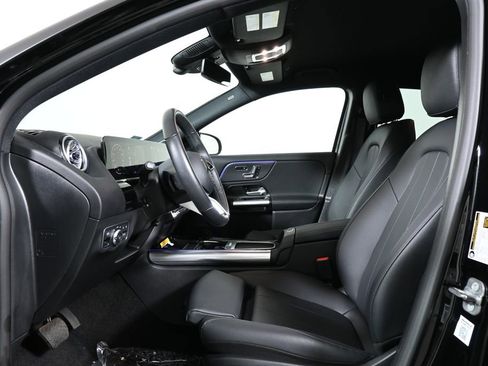 Used 2025 Mercedes-Benz GLA 250 4MATIC image 3