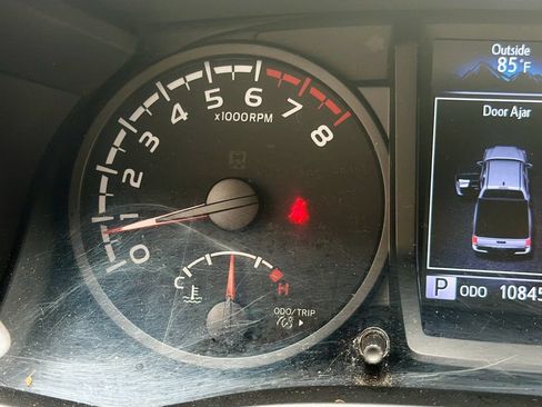 Used 2021 Toyota Tacoma SR AWD/4WD image 35