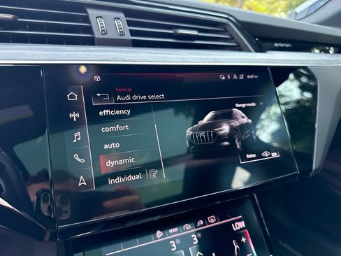 Used 2024 Audi Q8 e-tron Premium Plus w/ Premium Plus Package AWD/4WD image 34