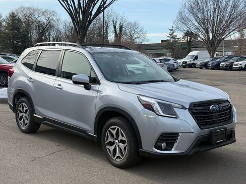 Used 2022 Subaru Forester Premium image 4