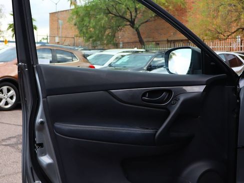 Used 2020 Nissan Rogue S FWD image 36
