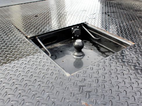 Used 2024 RAM 2500 Tradesman w/ Chrome Appearance Group image 16