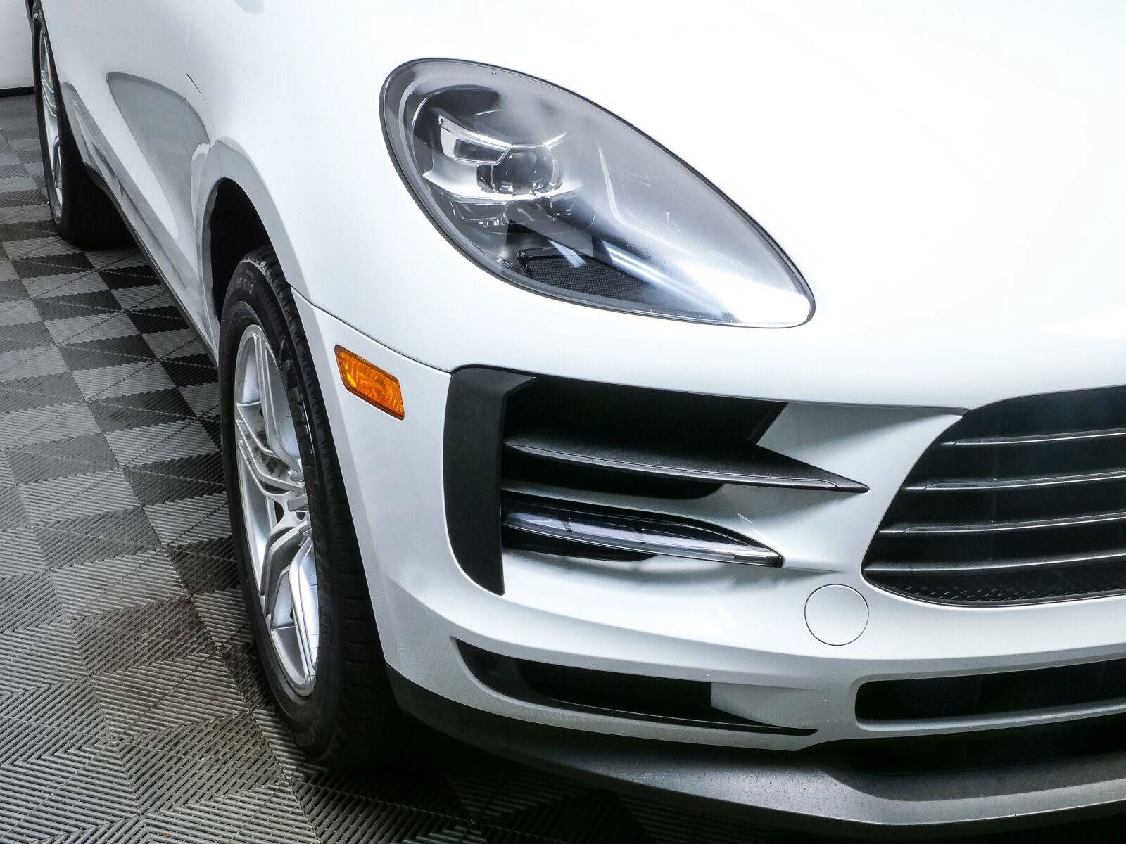 Certified 2021 Porsche Macan AWD/4WD image 39