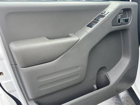 Used 2020 Nissan Frontier SV w/ Midnight Edition Floor Mats RWD image 14