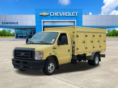 Used 2022 Ford E-450 and Econoline 450 Super Duty RWD image 2