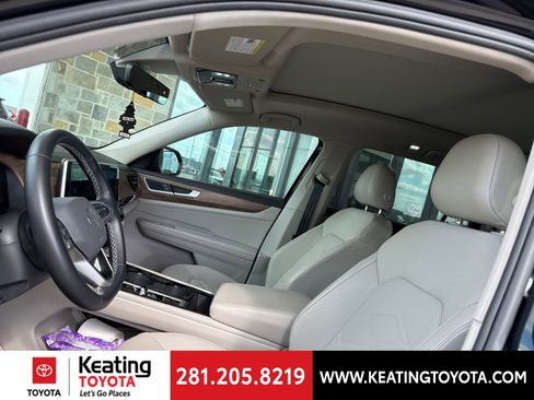 Used 2024 Volkswagen Atlas SE w/ Panoramic Sunroof Package image 17