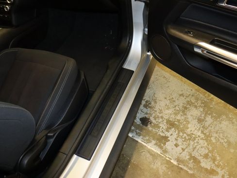 Used 2019 Ford Mustang Coupe image 24