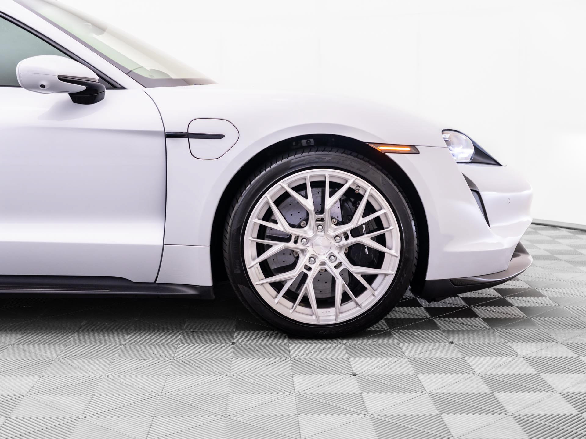 Used 2021 Porsche Taycan AWD/4WD image 31