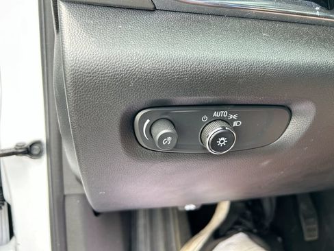 Used 2023 Chevrolet Traverse LT AWD/4WD image 19