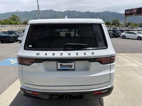 Used 2023 Jeep Wagoneer Series III w/ Preferred Equipment Group AWD/4WD image 5