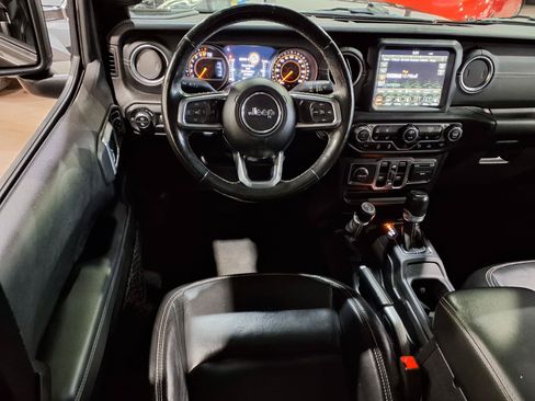 Used 2020 Jeep Gladiator Overland AWD/4WD image 7