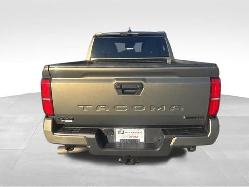 Used 2025 Toyota Tacoma TRD Sport image 4