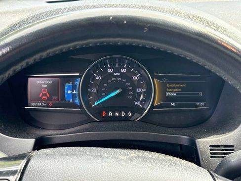 Used 2019 Ford Explorer XLT w/ Equipment Group 202A AWD/4WD image 17