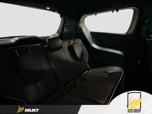 Used 2023 Chrysler Pacifica Limited w/ Uconnect Theater Family Group AWD/4WD image 32