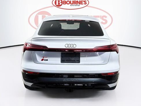 Used 2024 Audi Q8 e-tron Premium AWD/4WD image 10