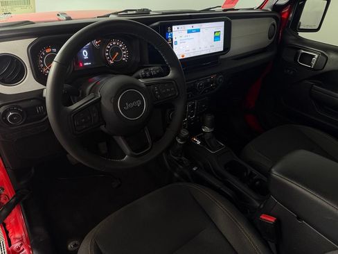 Used 2025 Jeep Wrangler Unlimited Sport AWD/4WD image 13