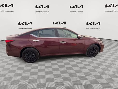 Used 2025 Nissan Altima 2.5 SV w/ SV Special Edition Package AWD/4WD image 2